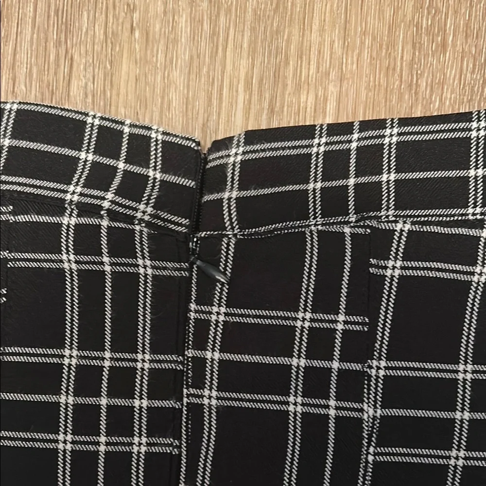 Entro Black and White Skort - size s